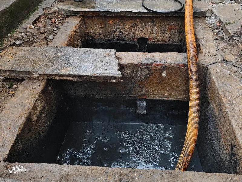 上城清理化粪池